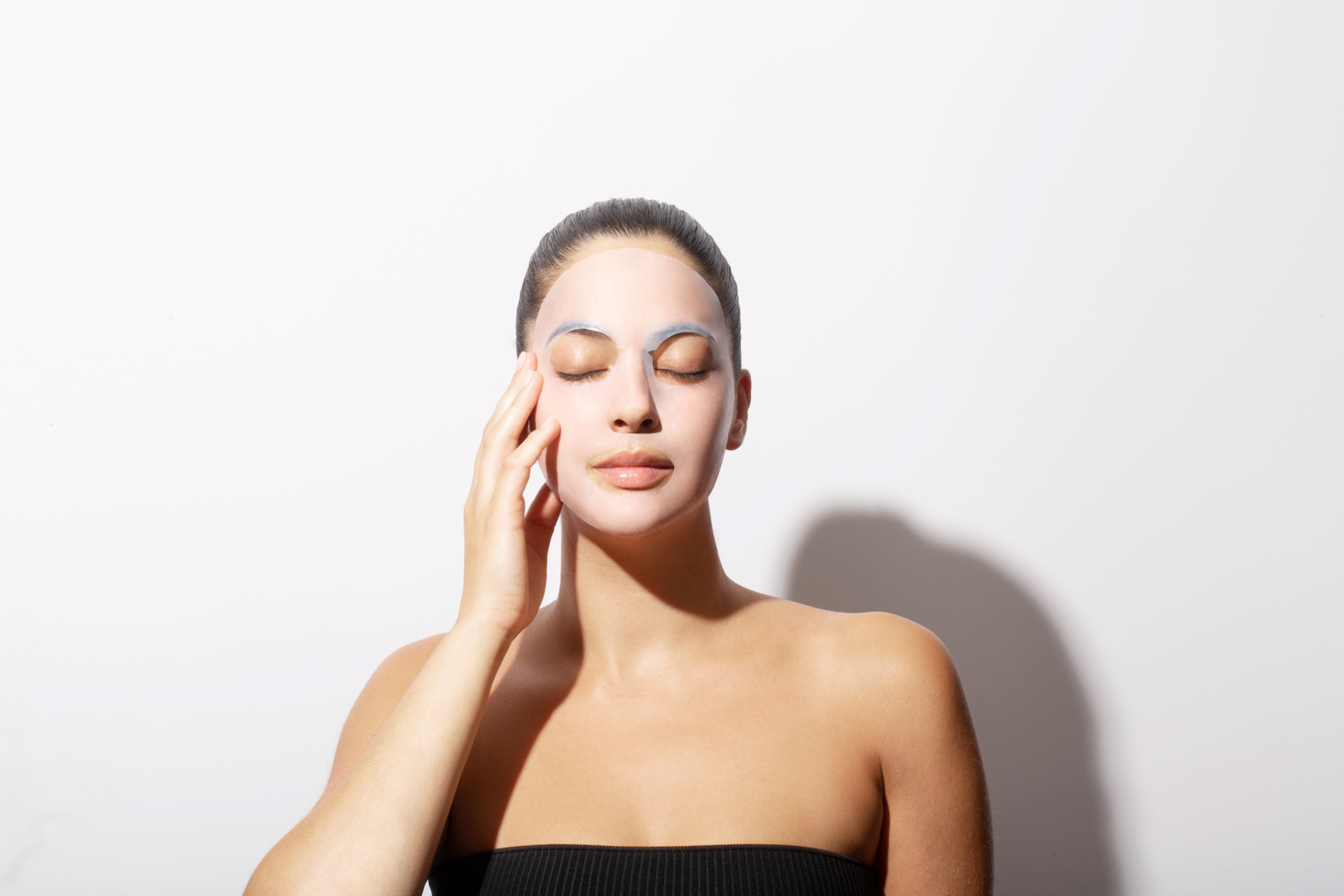 Femme avec un masque hydratant de chez G.M. collin appliquer à la clinique d'esthétique Skin & Co esthétique à Québec